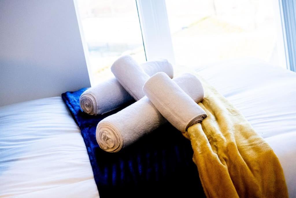 The Versace Suite With 4 Beds And Secure Free Parking Birmingham Exterior photo