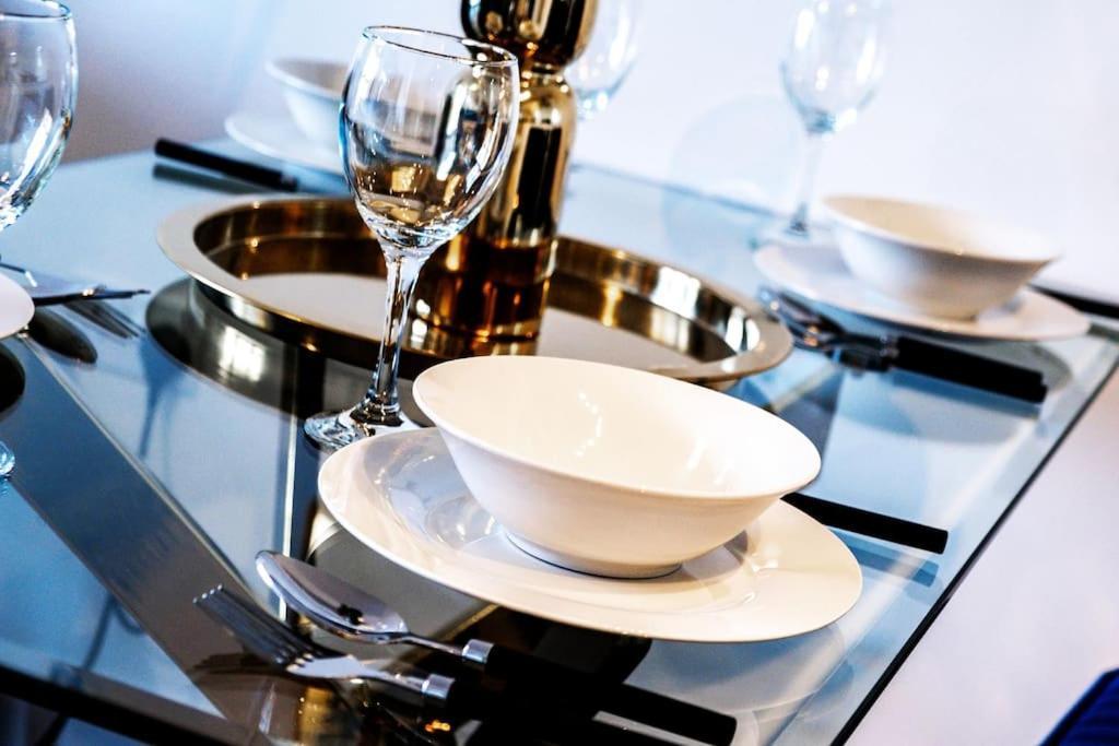 The Versace Suite With 4 Beds And Secure Free Parking Birmingham Exterior photo